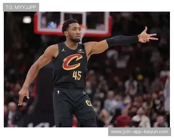 米切尔中距离命中，骑士在最后一分钟顶住压力